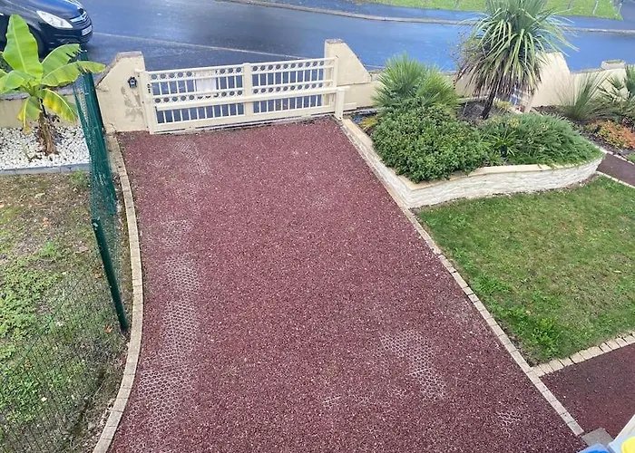 Appartement T3 Individuel Avec Acces Piscine Et Jardin Prives